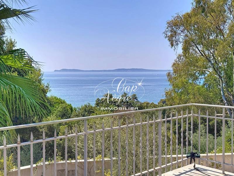 VILLA VUE MER PROCHE PLAGE ET COMMERCES AU RAYOL-CANADEL-SUR-MER
