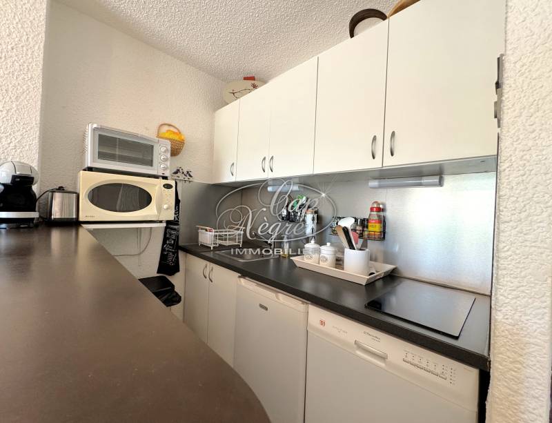 APPARTEMENT VUE MER A VENDRE AU LAVANDOU - T2 EN EXCLUSIVITE A PRAMOUSQUIER