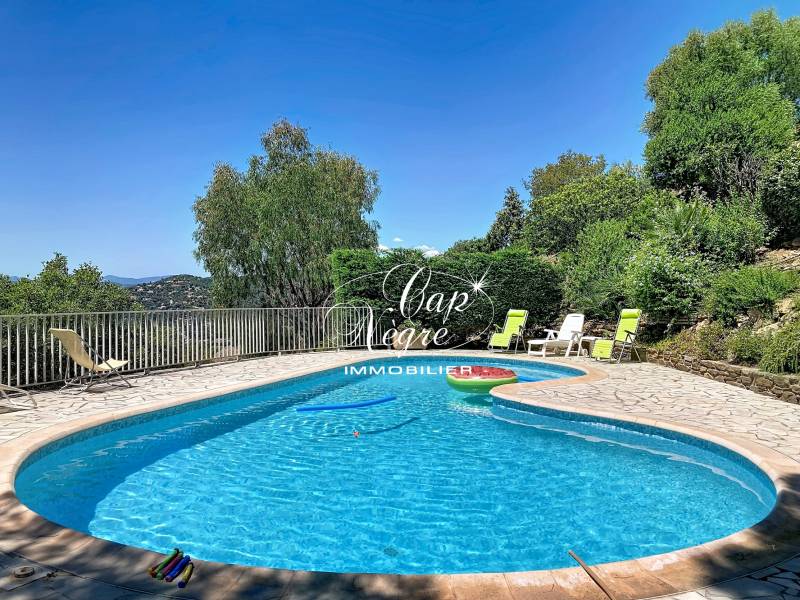 VILLA VUE MER À VENDRE DANS UN DOMAINE PRIVÉ À BORMES LES MIMOSAS