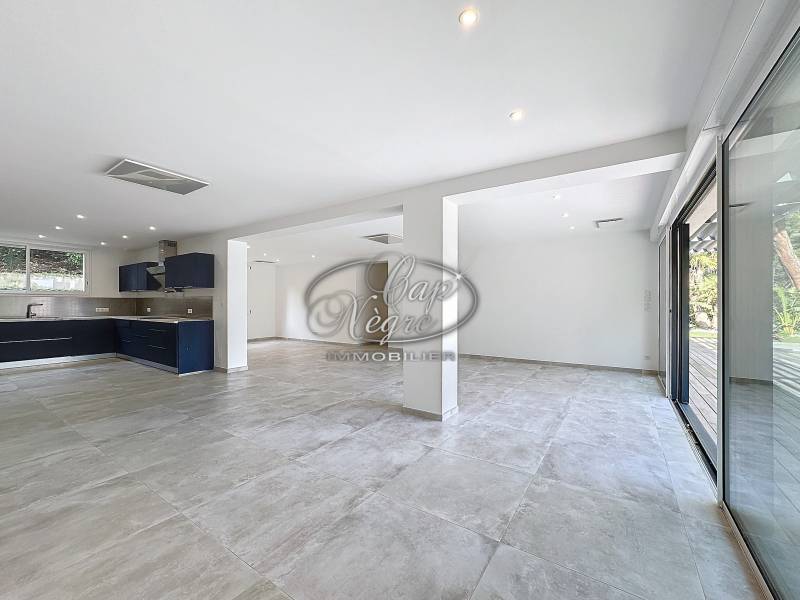 VILLA CONTEMPORAINE NEUVE À VENDRE À PRAMOUSQUIER (EN PARTIE BASSE DE LA RD)