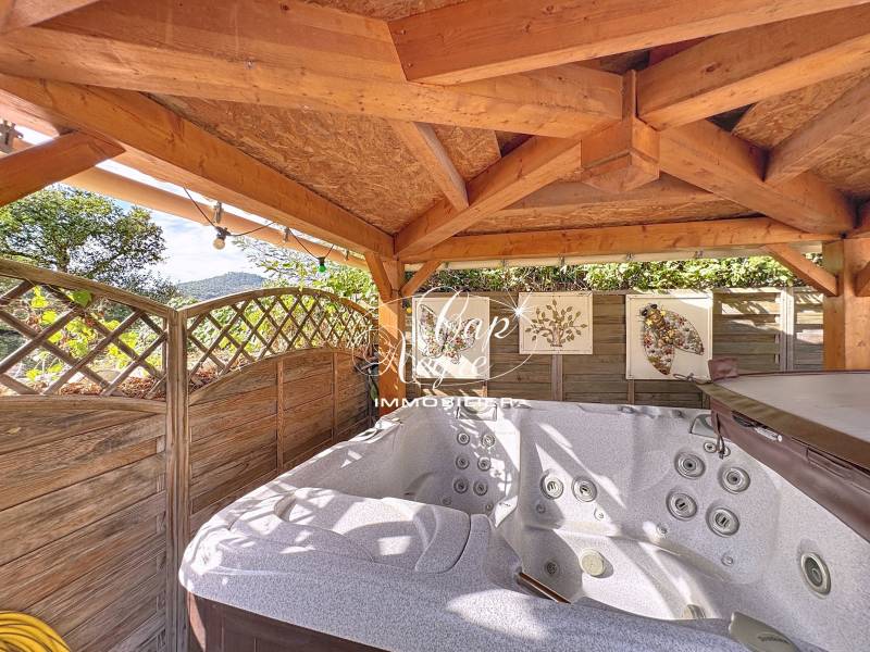 MAISON DE PLAIN-PIED A VENDRE PROCHE DU CENTRE DU LAVANDOU