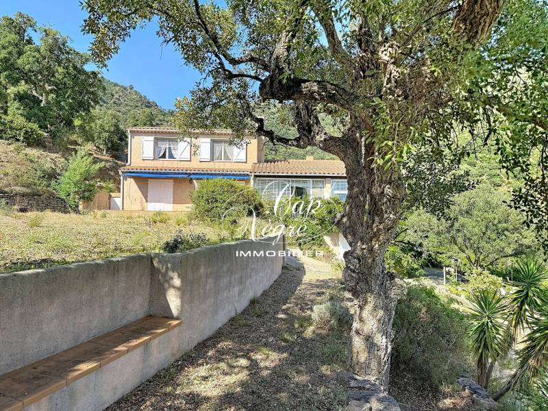 SOUS-COMPROMIS - AU PRIX - PROPRIETE EXCEPTIONNELLE AVEC VUE MER DOMINANTE A SAINT-CLAIR