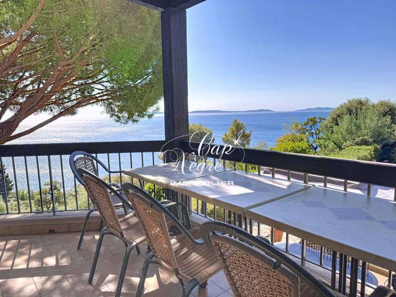 SOUS-OFFRE APPARTEMENT AVEC VUE PANORAMIQUE SUR LA MER AU RAYOL-CANADEL