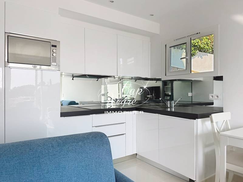 MAGNIFIQUE APPARTEMENT VUE MER AU LAVANDOU