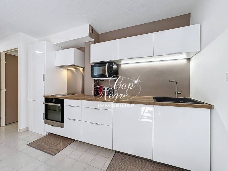 À VENDRE - APPARTEMENT T2/3 PIÈCES RÉNOVÉ AVEC TERRASSE ET PARKING À CAVALIÈRE
