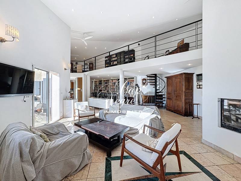 VILLA VUE MER A VENDRE EN PARTIE BASSE DE LA RD AU RAYOL-CANADEL