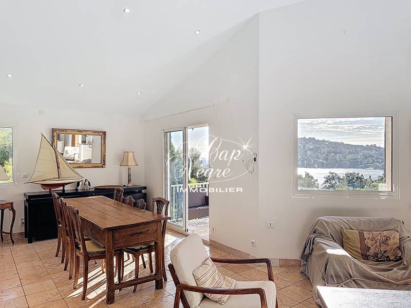 VILLA VUE MER A VENDRE EN PARTIE BASSE DE LA RD AU RAYOL-CANADEL