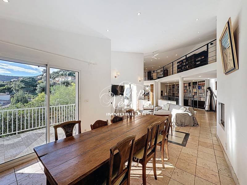 VILLA VUE MER A VENDRE EN PARTIE BASSE DE LA RD AU RAYOL-CANADEL