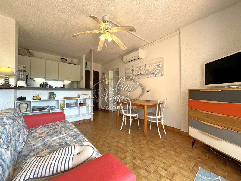 APPARTEMENT VUE MER A VENDRE AU LAVANDOU - T2 EN EXCLUSIVITE A PRAMOUSQUIER