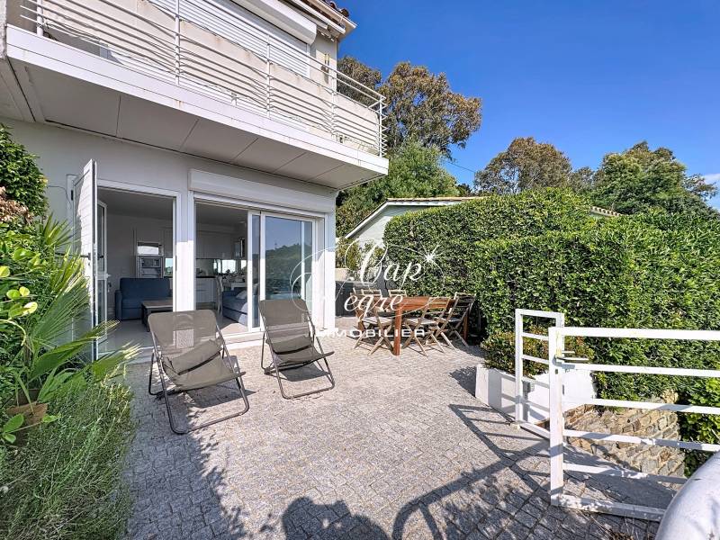 MAGNIFIQUE APPARTEMENT VUE MER AU LAVANDOU