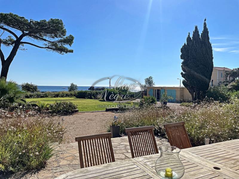 PROPRIETE D'EXCEPTION -  LA PLAGE DE SAINT-CLAIR - LE LAVANDOU