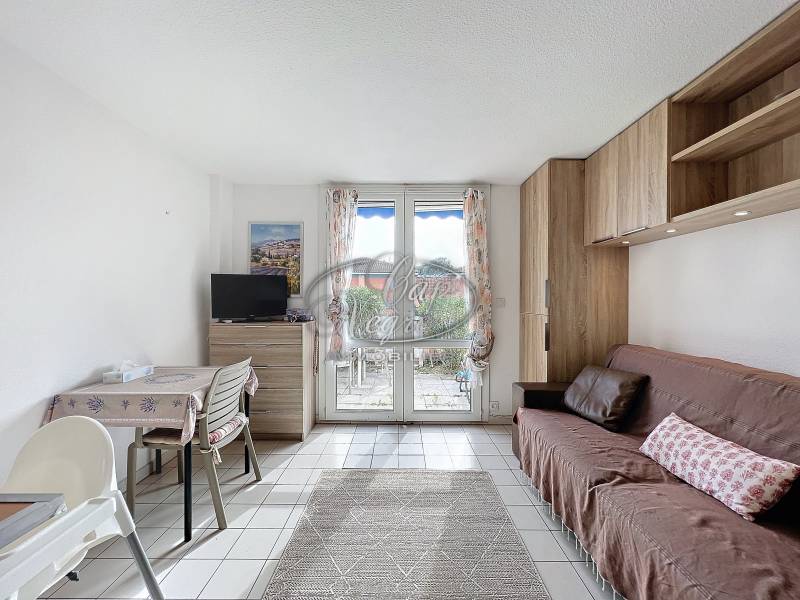 VENDU PAR CAP NEGRE IMMOBILIER - EXCLUSIVITÉ - CAVALIÈRE - STUDIO CABINE PROCHE PLAGE