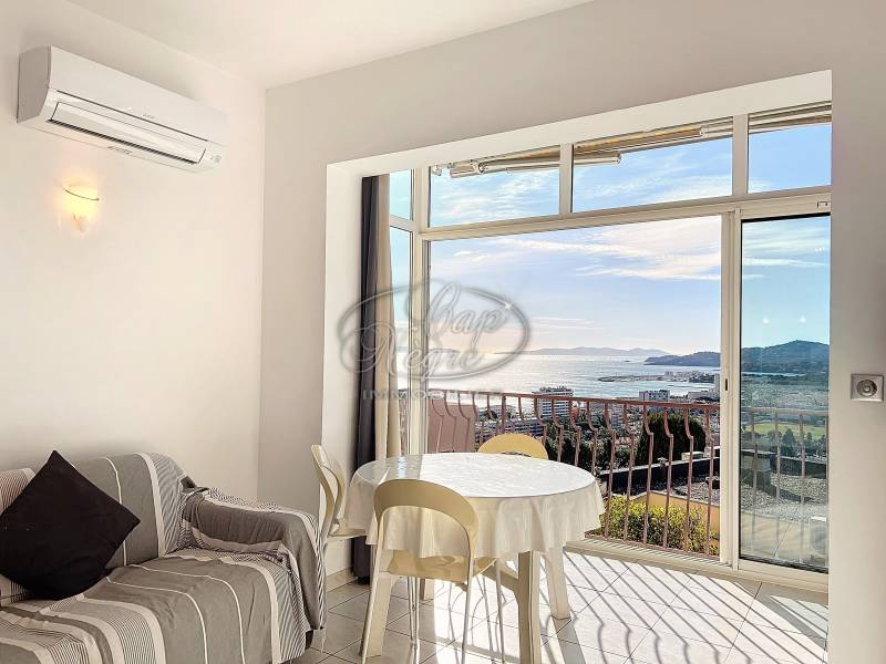 Appartement à vendre au Lavandou résidence avec piscine