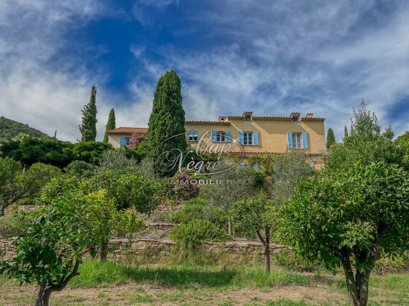 PROPRIETE DE CHARME A VENDRE AU LAVANDOU