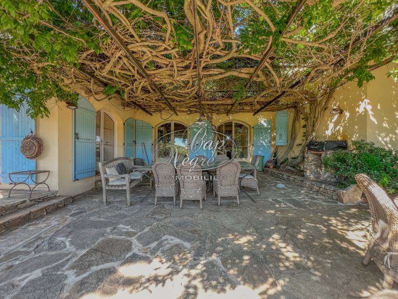 PROPRIETE DE CHARME A VENDRE AU LAVANDOU