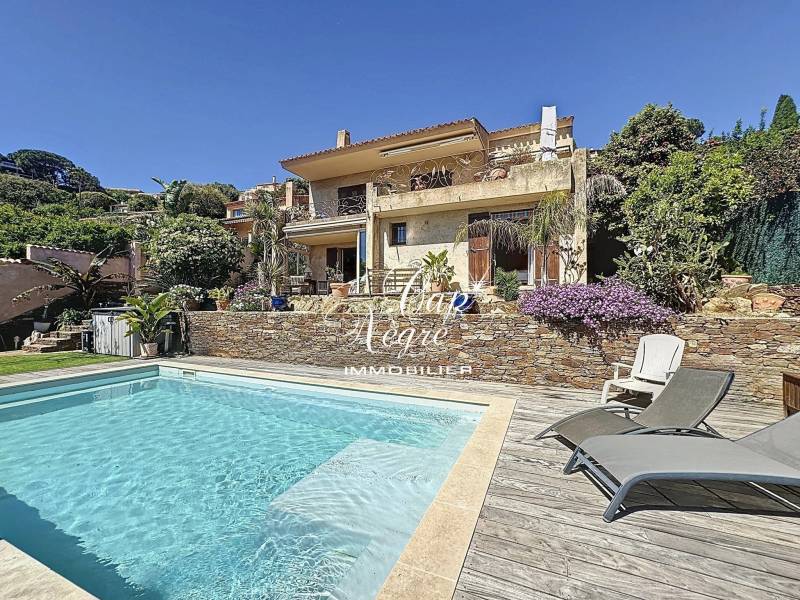 VENDU - VILLA VUE MER A VENDRE A SAINT-CLAIR