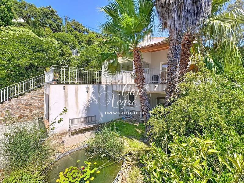 VILLA VUE MER PROCHE PLAGE ET COMMERCES AU RAYOL-CANADEL-SUR-MER