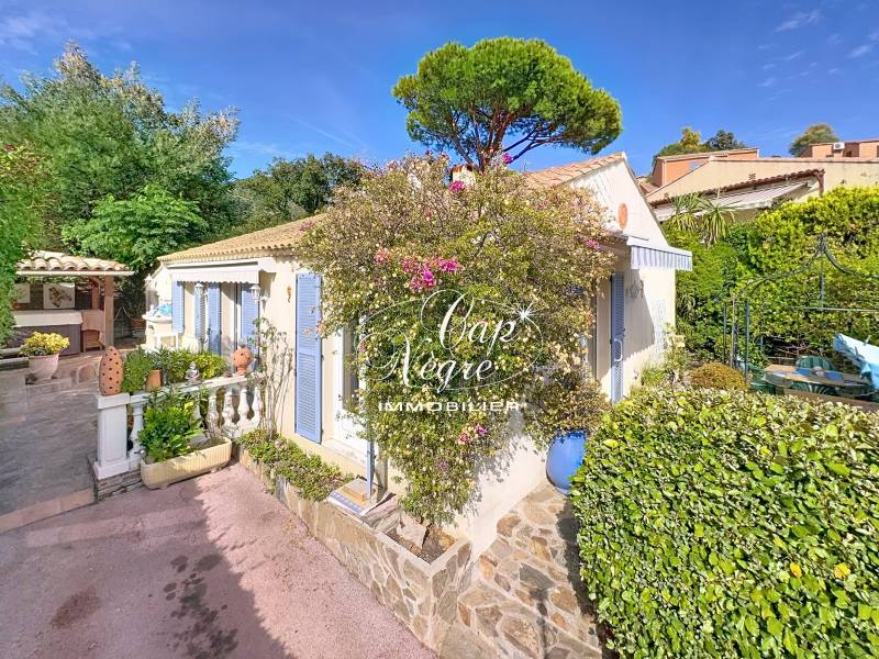 MAISON DE PLAIN-PIED A VENDRE PROCHE DU CENTRE DU LAVANDOU