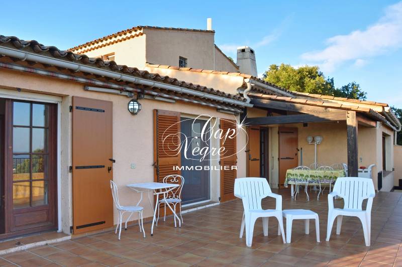 VILLA VUE MER À VENDRE DANS UN DOMAINE PRIVÉ À BORMES LES MIMOSAS