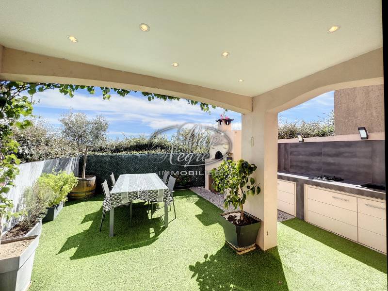 Grande terrasse, jardin et cuisine d'été