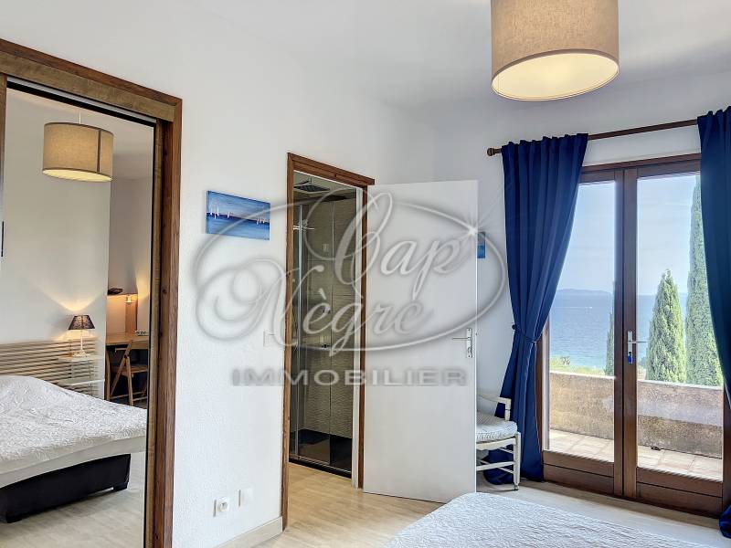 VILLA VUE MER AVEC UN STUDIO + APPARTEMENT AIGUEBELLE LE LAVANDOU - PLAGE A PIEDS