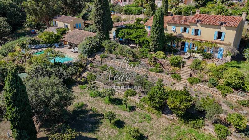 PROPRIETE DE CHARME A VENDRE AU LAVANDOU