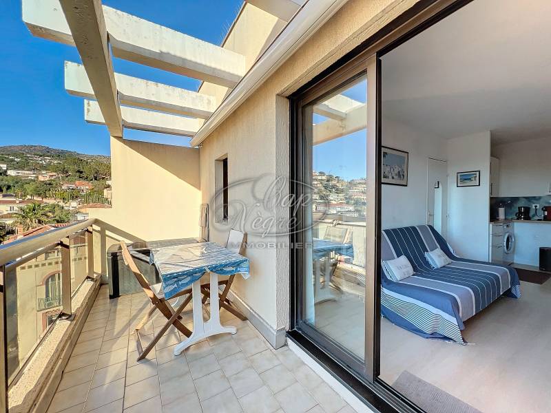 VENDU PAR CAP NÈGRE - EXCLUSIVITÉ LAVANDOU CENTRE - APPARTEMENT STYLE T2 + CABINE