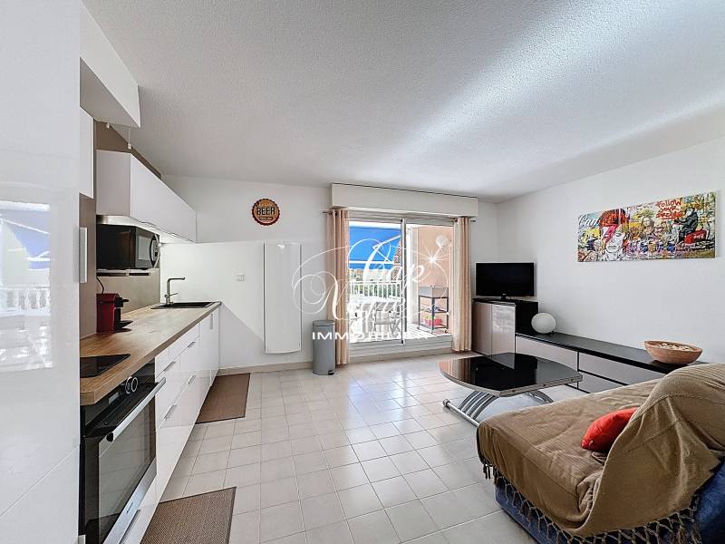 À VENDRE - APPARTEMENT T2/3 PIÈCES RÉNOVÉ AVEC TERRASSE ET PARKING À CAVALIÈRE