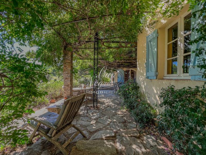 PROPRIETE DE CHARME A VENDRE AU LAVANDOU