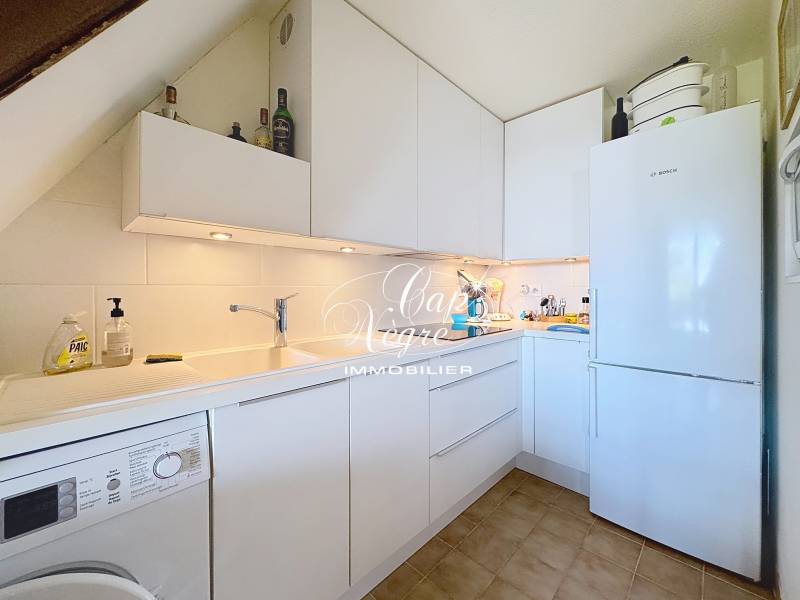 SOUS-OFFRE APPARTEMENT AVEC VUE PANORAMIQUE SUR LA MER AU RAYOL-CANADEL