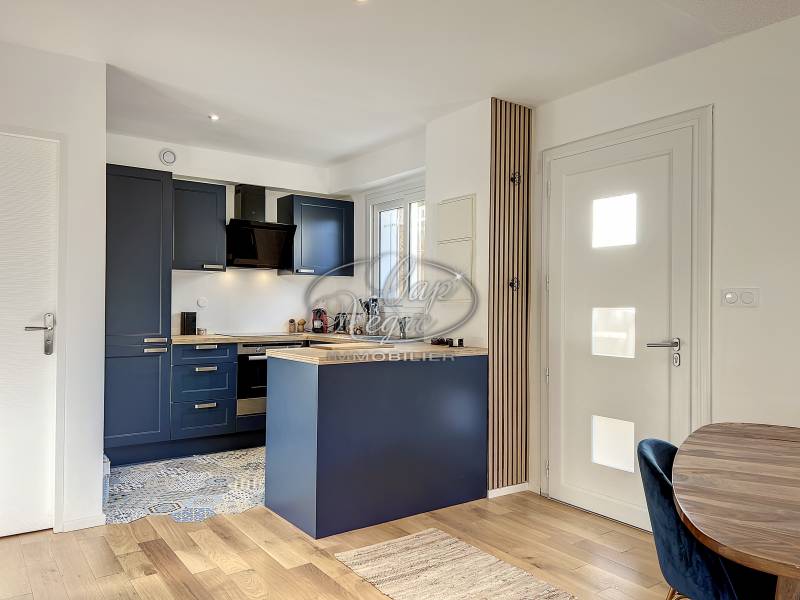 BORMES LES MIMOSAS - MAISON ENTIÈREMENT RÉNOVÉE