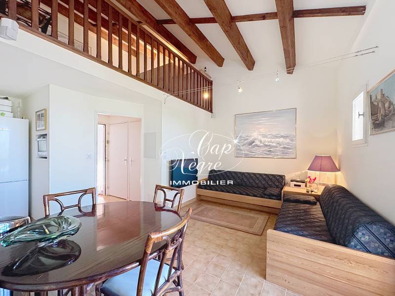 SOUS-OFFRE APPARTEMENT AVEC VUE PANORAMIQUE SUR LA MER AU RAYOL-CANADEL