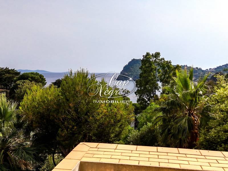 LE RAYOL-CANADEL MAISON A RENOVER