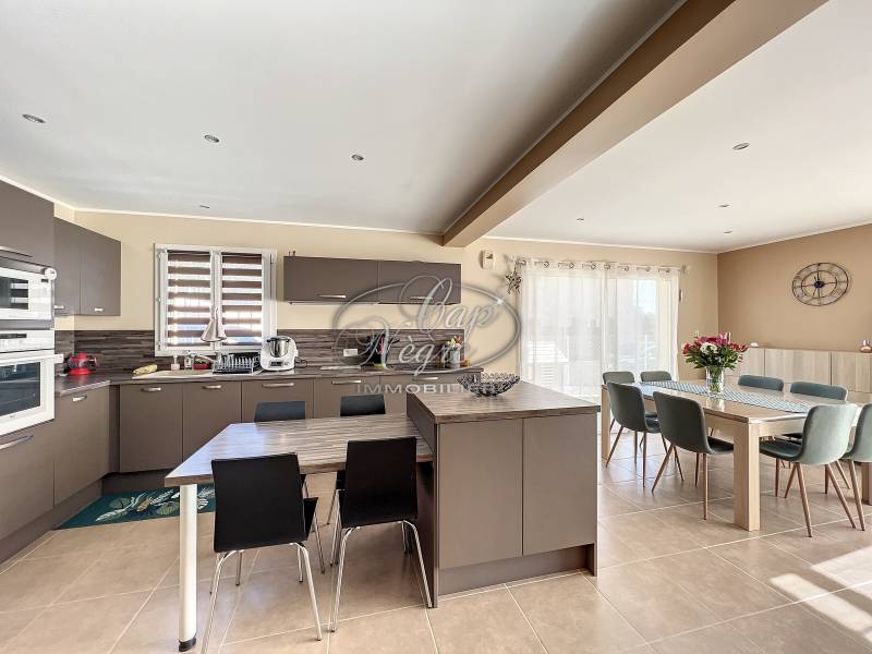 BORMES LES MIMOSAS - RARE - MAISON COMME NEUVE PROCHE COMMERCES