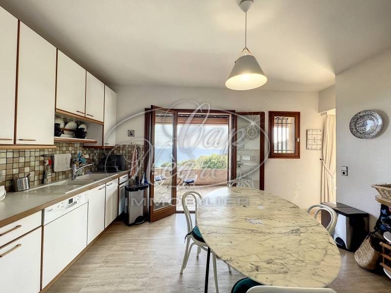 VILLA VUE MER AVEC UN STUDIO + APPARTEMENT AIGUEBELLE LE LAVANDOU - PLAGE A PIEDS