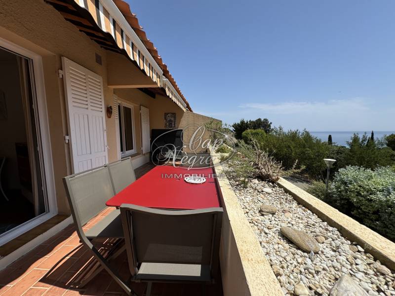APPARTEMENT VUE MER A VENDRE AU LAVANDOU - T2 EN EXCLUSIVITE A PRAMOUSQUIER