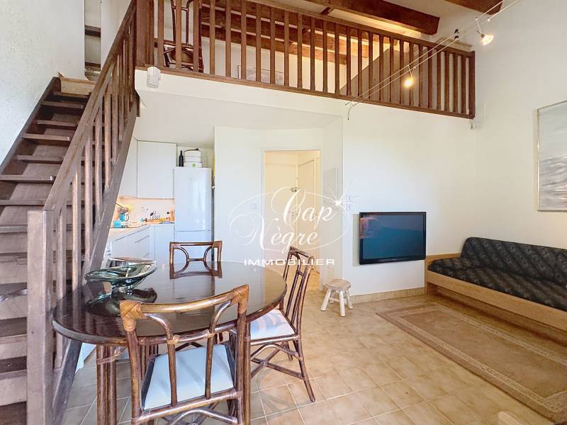 SOUS-OFFRE APPARTEMENT AVEC VUE PANORAMIQUE SUR LA MER AU RAYOL-CANADEL