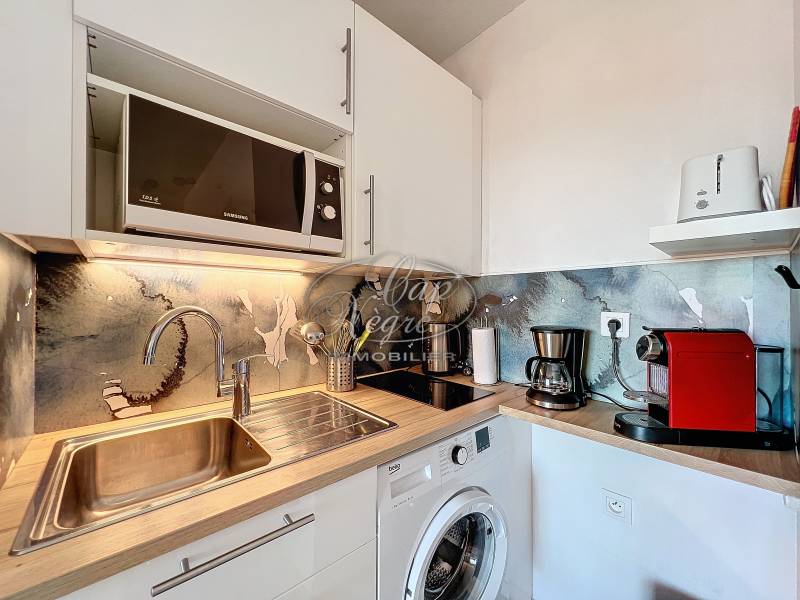 VENDU PAR CAP NÈGRE - EXCLUSIVITÉ LAVANDOU CENTRE - APPARTEMENT STYLE T2 + CABINE