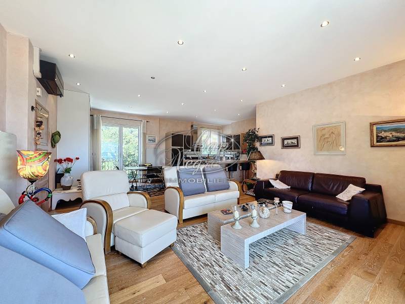 APPARTEMENT T4 AVEC VUE MER ET DEPENDANCE LE LAVANDOU PROCHE COMMERCES ET PLAGE