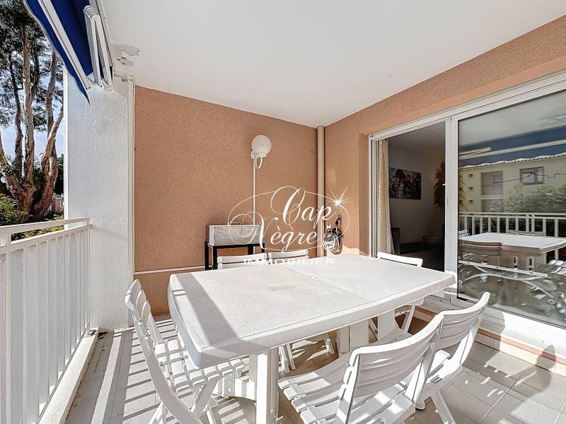 À VENDRE - APPARTEMENT T2/3 PIÈCES RÉNOVÉ AVEC TERRASSE ET PARKING À CAVALIÈRE