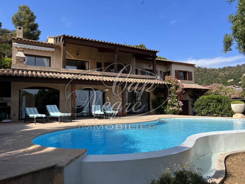 Je cherche maison vue mer piscine au Lavandou
