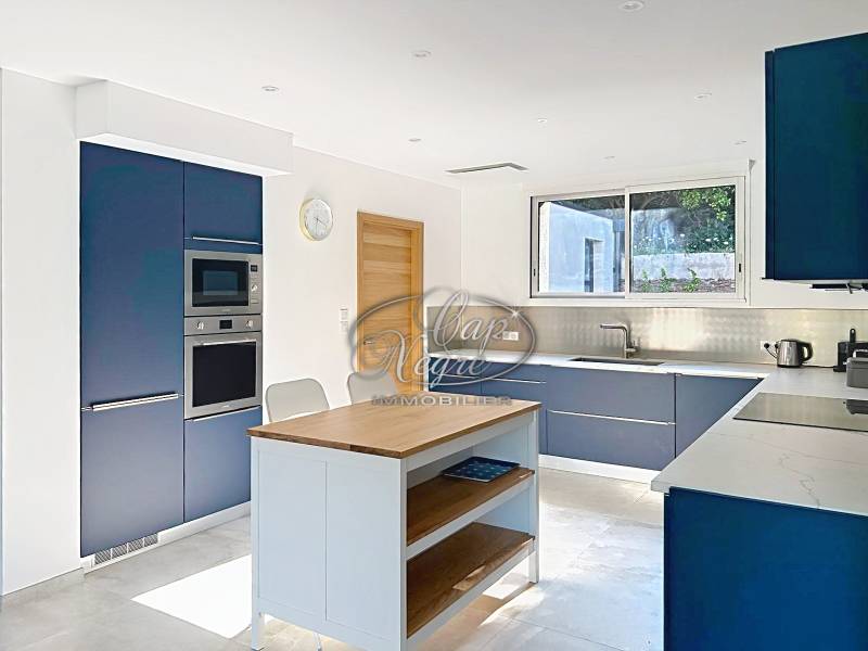 VILLA CONTEMPORAINE NEUVE  A VENDRE A PRAMOUSQUIER (EN PARTIE BASSE DE LA RD)