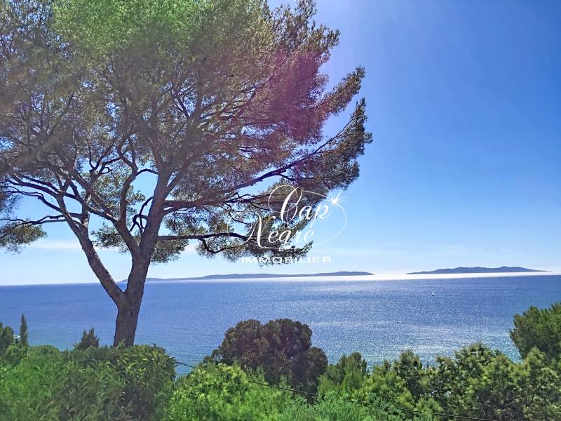 CHARMANTE VILLA AVEC VUE MER PANORAMIQUE AU LAVANDOU