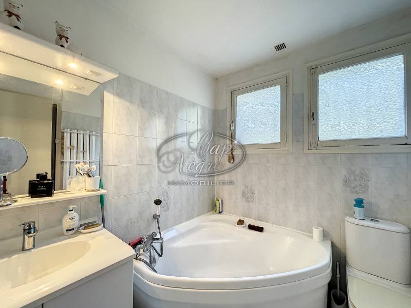 BORMES LES MIMOSAS - VILLA T4 AVEC PISCINE - SECTEUR CHAMPETRE