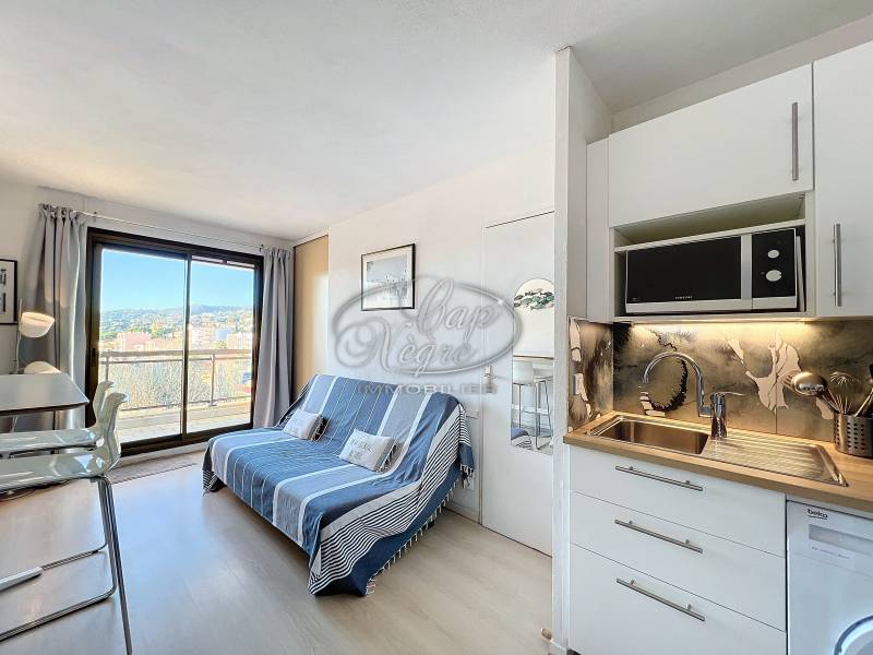 VENDU PAR CAP NÈGRE - EXCLUSIVITÉ LAVANDOU CENTRE - APPARTEMENT STYLE T2 + CABINE