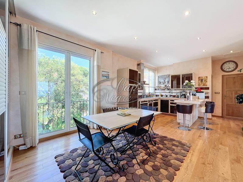 APPARTEMENT T4 AVEC VUE MER ET DEPENDANCE LE LAVANDOU PROCHE COMMERCES ET PLAGE