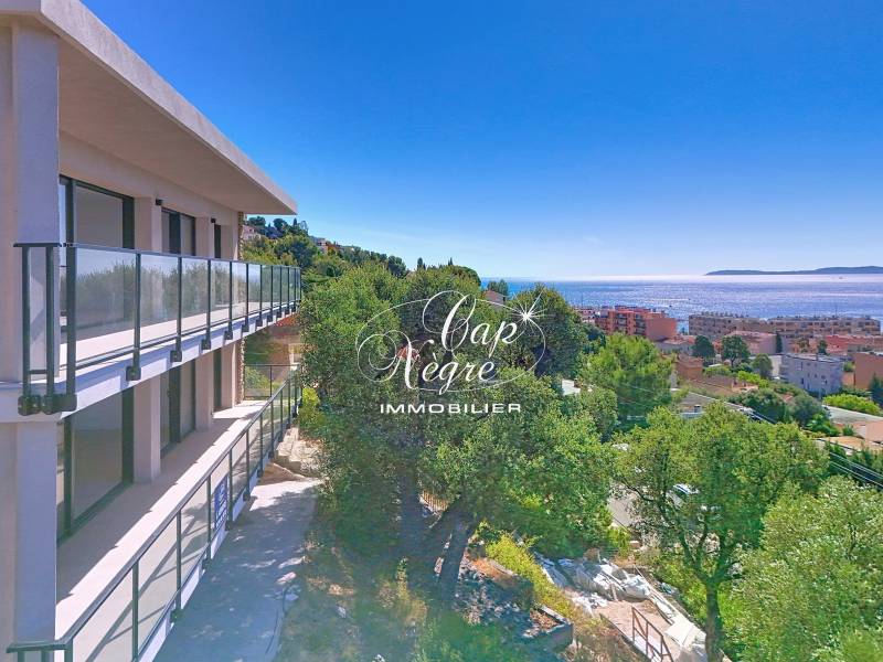 Appartement de prestige lumineux avec grande terrasse et vue mer panoramique - Le Lavandou