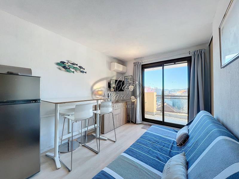 VENDU PAR CAP NÈGRE - EXCLUSIVITÉ LAVANDOU CENTRE - APPARTEMENT STYLE T2 + CABINE