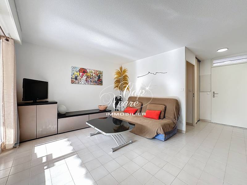 À VENDRE - APPARTEMENT T2/3 PIÈCES RÉNOVÉ AVEC TERRASSE ET PARKING À CAVALIÈRE