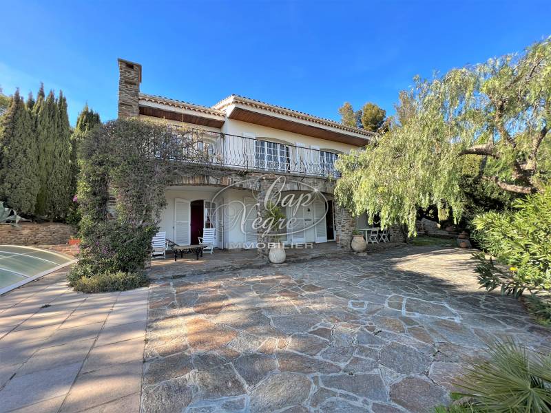 maison vue mer dans lotissement privé avec piscine garage